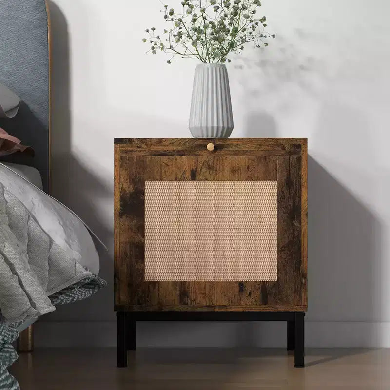 Tavolino in Rattan Naturale e Ferro con Struttura Robusta, Design Elegante, Dimensioni Compatte, Uso Versatile e Montaggio Facile