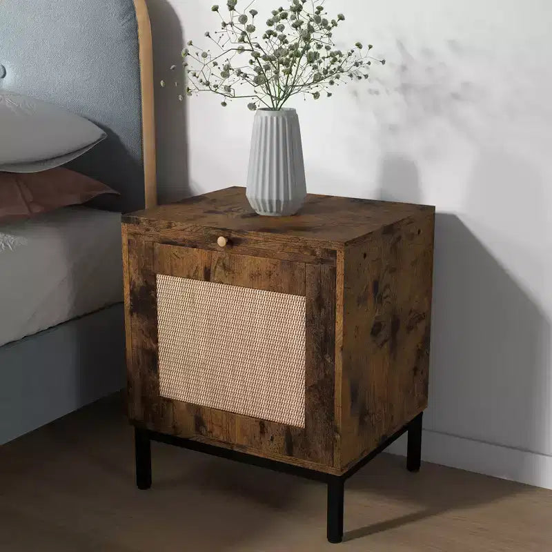 Tavolino in Rattan Naturale e Ferro con Struttura Robusta, Design Elegante, Dimensioni Compatte, Uso Versatile e Montaggio Facile