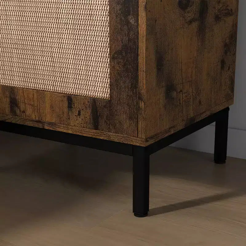 Tavolino in Rattan Naturale e Ferro con Struttura Robusta, Design Elegante, Dimensioni Compatte, Uso Versatile e Montaggio Facile