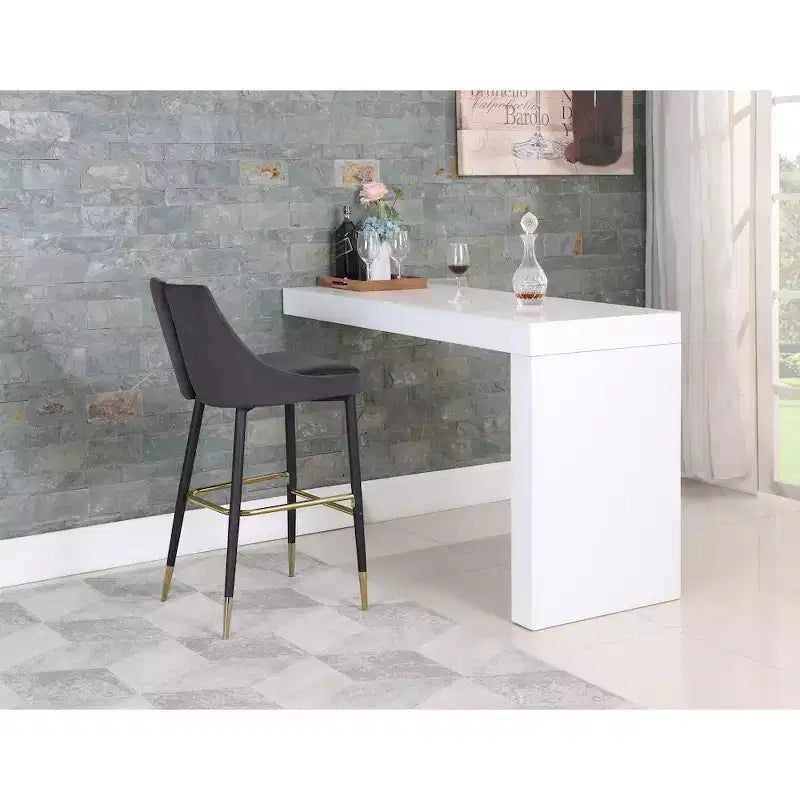 Sgabello elegante in velluto altezza bar